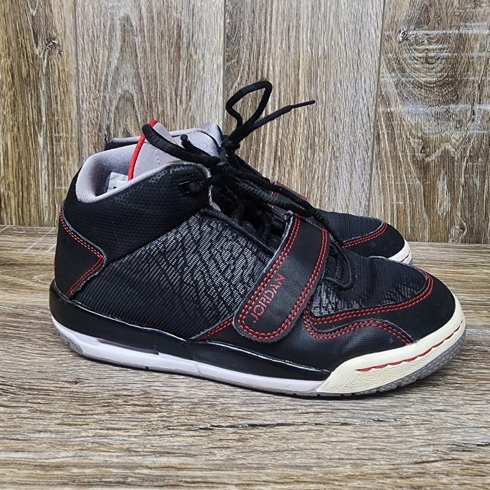 Jordan Nike‎ Boys Basketball Sneakers 2013 #602662-004 Size 4Y Black Gray Red